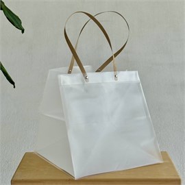 {{photo.Alt || photo.Description || 'Пакет для коробок, с коричневыми ручками PET 28х28х28 см.'}}