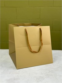{{photo.Alt || photo.Description || 'Пакет подарочный для коробок темное золото 34х34х34 см.'}}