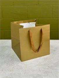 {{photo.Alt || photo.Description || 'Пакет подарочный для коробок, темное золото 16х16х16 см.'}}