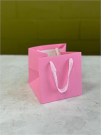 {{photo.Alt || photo.Description || 'Пакет подарочный для коробок, розовый 16х16х16 см.'}}