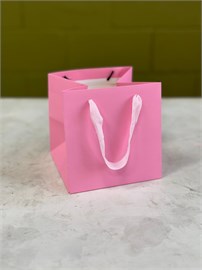 {{photo.Alt || photo.Description || 'Пакет подарочный для коробок, розовый 21х21х21 см.'}}