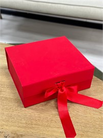 {{photo.Alt || photo.Description || '#332 Коробка-шкатулка (красная), 20х18х8 см.'}}