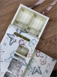 {{photo.Alt || photo.Description || '#331 Коробка с бабочками для печенья и пряников, 15,5х25,5х5 см.'}}