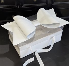 {{photo.Alt || photo.Description || '#143 Коробка подарочная с бантом белая 21х14х10,5 см.'}}
